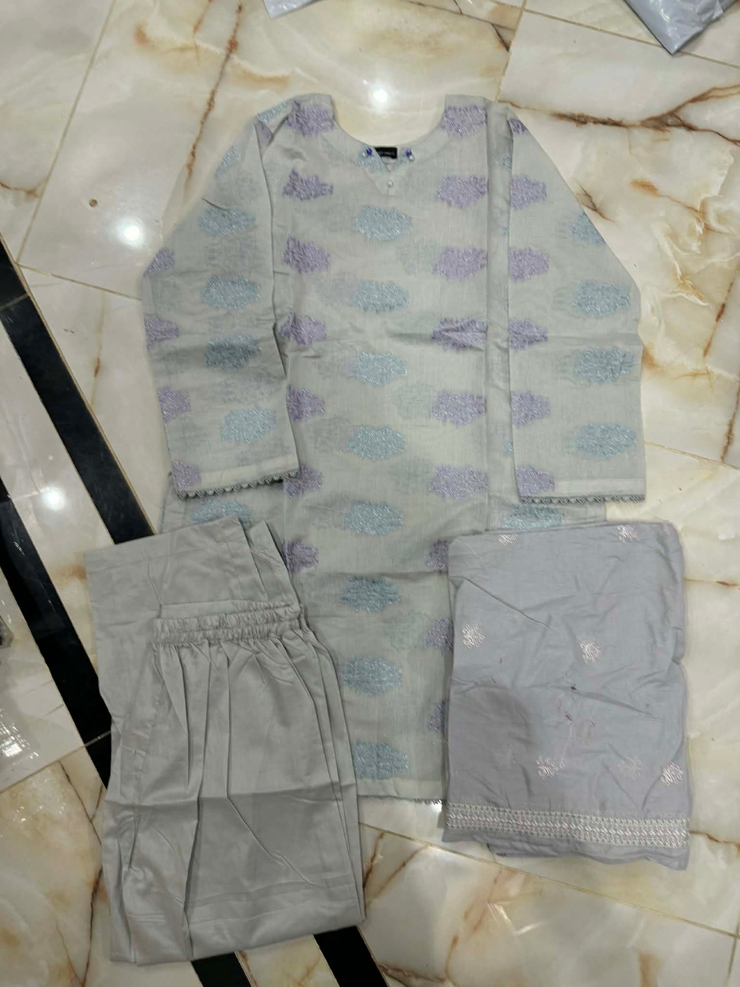 J. 03 PC STITCH SUIT / GREY