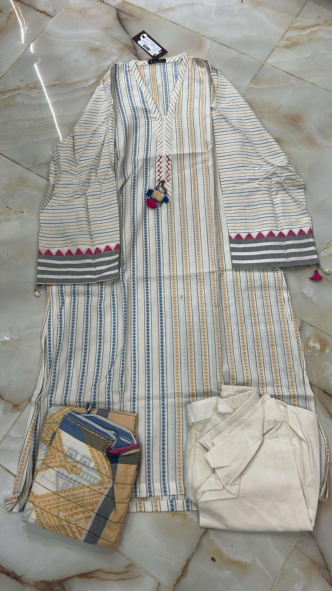 j. 03 pc stitch suit / off white